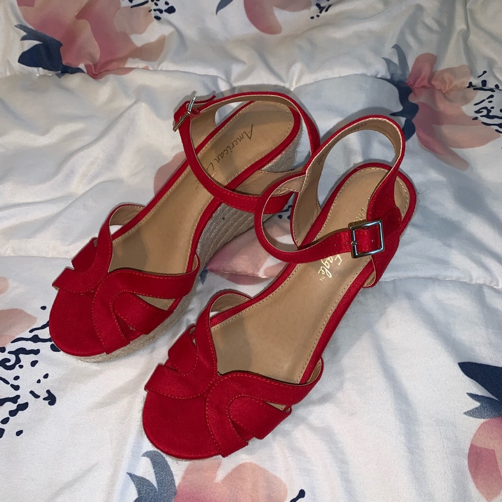 Red American Eagle Wedges